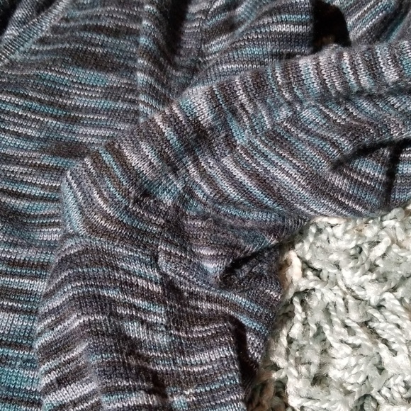 Stunning LOFT Sweater - Picture 5 of 6